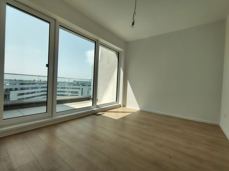 Lacul Straulest, Mall Colosseum,